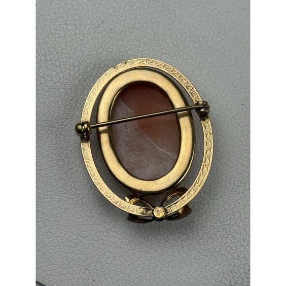 Vintage DE GF Gold Filled Shell Cameo Left Facing Brooch Bow - Picture 5 of 6
